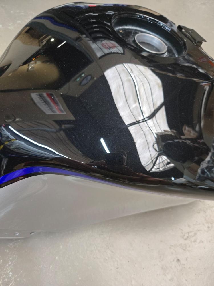 Réservoir moto après